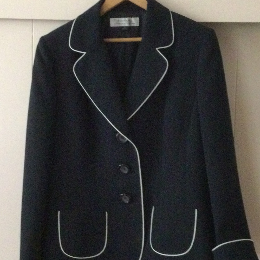 Tahari navy blazer…white piping…size 10